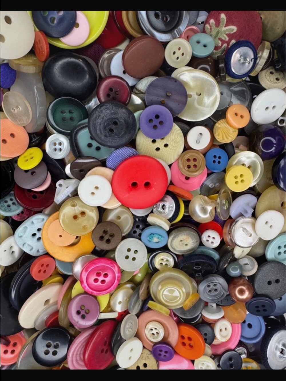 2OZ mystery bag of vintage buttons